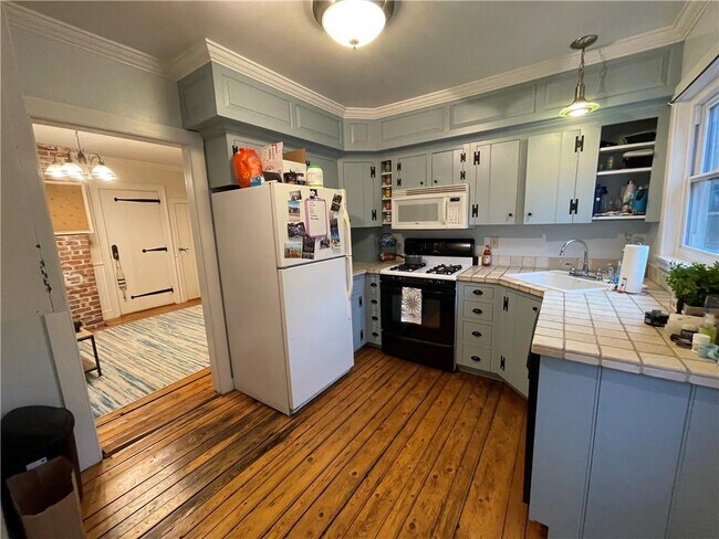 Building Photo - 11 Braman St