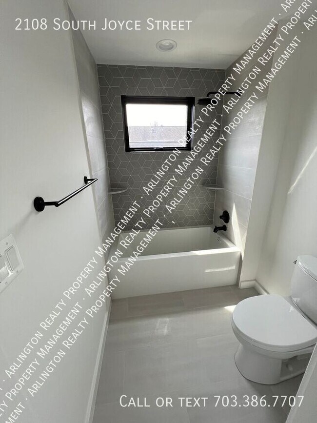 Building Photo - 2108 S Joyce St