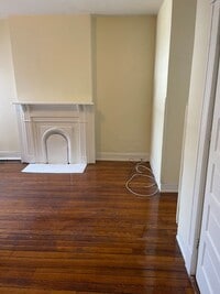 Building Photo - Newly Updated 3 bdrm/2 bath House Located ...