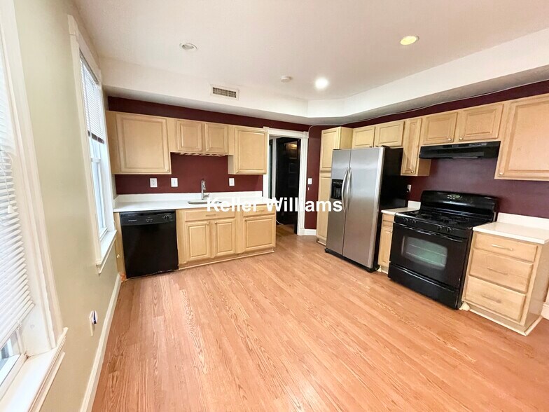 Primary Photo - 10 Bucknam St