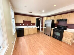 Building Photo - 10 Bucknam St