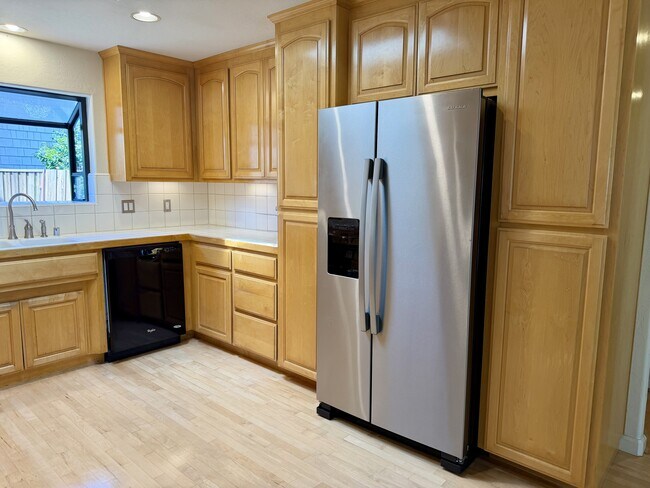 Building Photo - 213 Vía Lantana