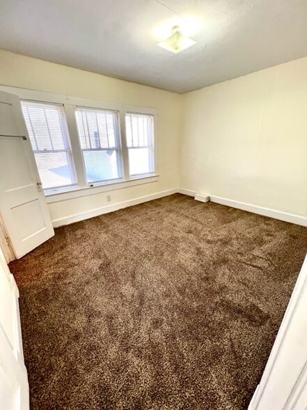 Bedroom - 517 W Minota St