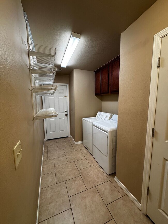 Building Photo - Located in Tradewinds! 3/2/2