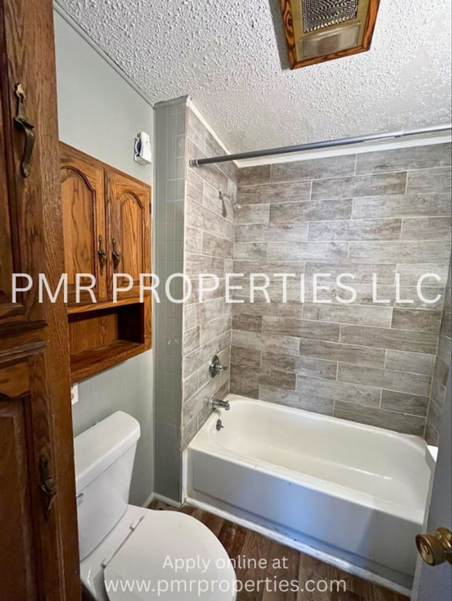 Building Photo - 2Bedroom / 1Bathroom House