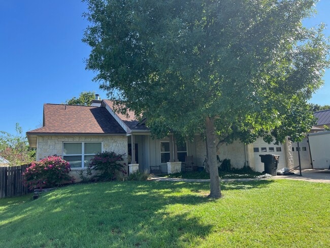 Primary Photo - 610 Lupine Ln