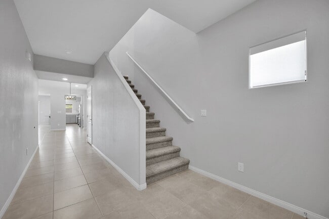 Building Photo - Gorgeous 5 Bedroom home!