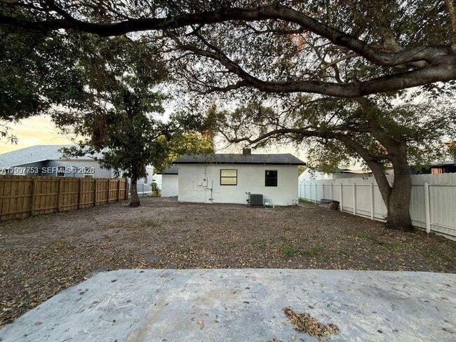 Building Photo - 854 NW 76th St