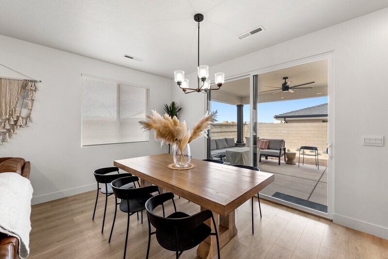 Building Photo - 752 W Cypress Umber Dr