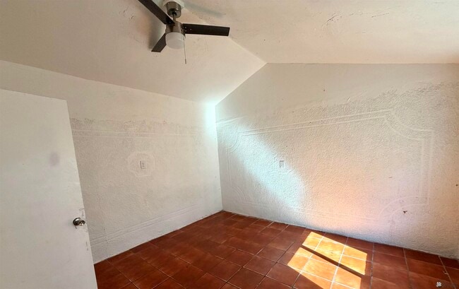 Building Photo - 1181 W 8th Pl