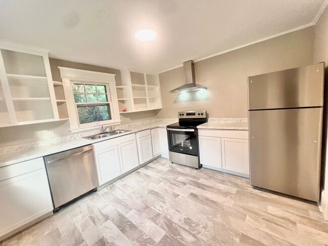 Building Photo - Cute 3 Bed 1 Bath in Highpoint!
