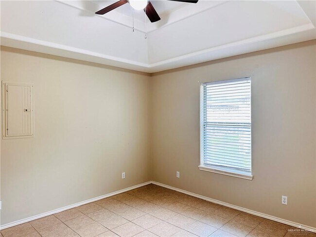 Building Photo - 12 West Dr