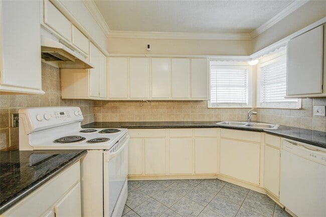 Building Photo - 5902 Hornwood Dr