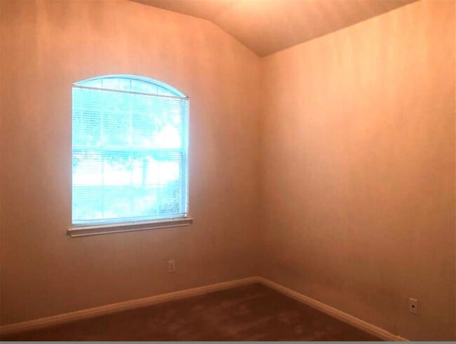 Building Photo - 1009 Middle Brook Dr