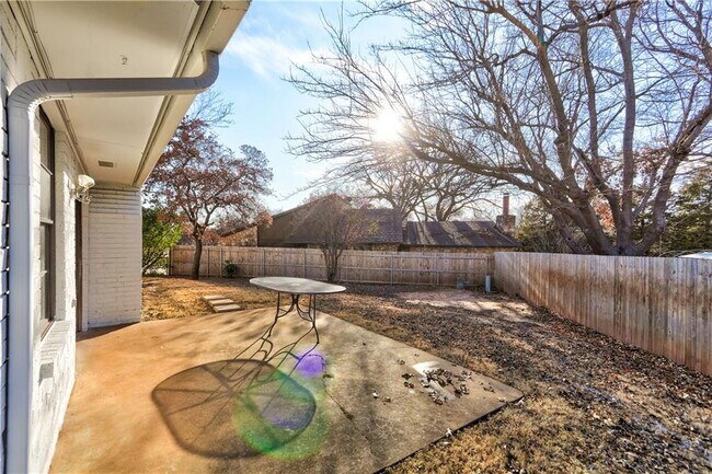 Building Photo - 3413 Choctaw Dr