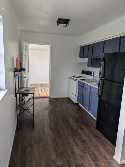 Building Photo - 1902 Park Manor Dr