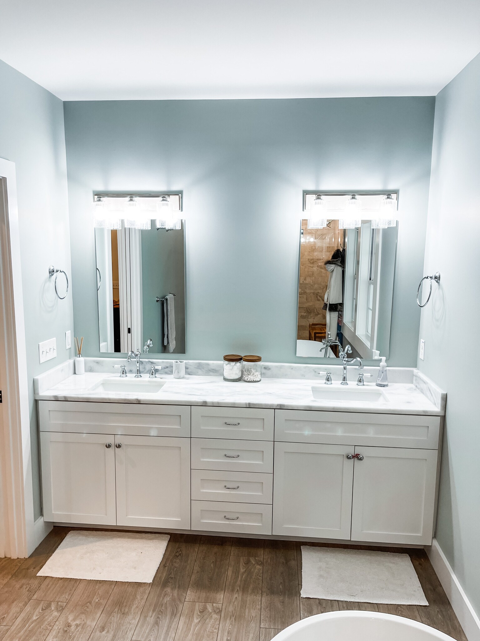 Master bath dual vanity with marble counter top - 303 Woodland Shores Rd