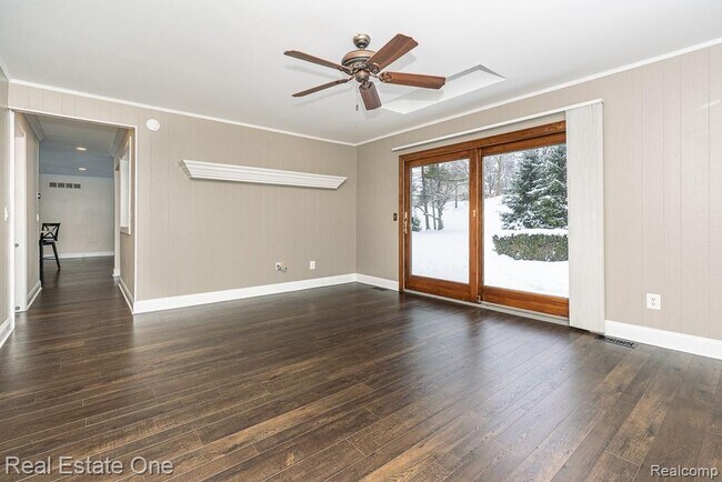 Building Photo - 732 Rutgers Rd