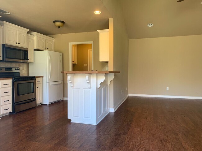 Building Photo - 241 Lariat Dr
