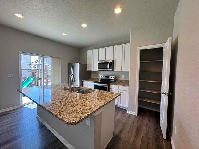 Building Photo - Newer 3 bedroom in Meadowbrook Crossing