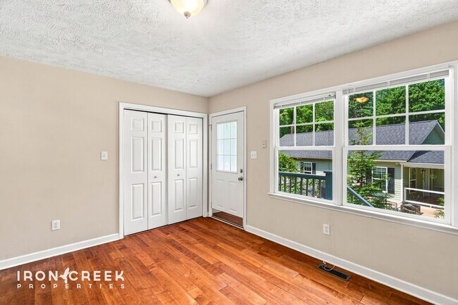 Building Photo - 16 Spinet St