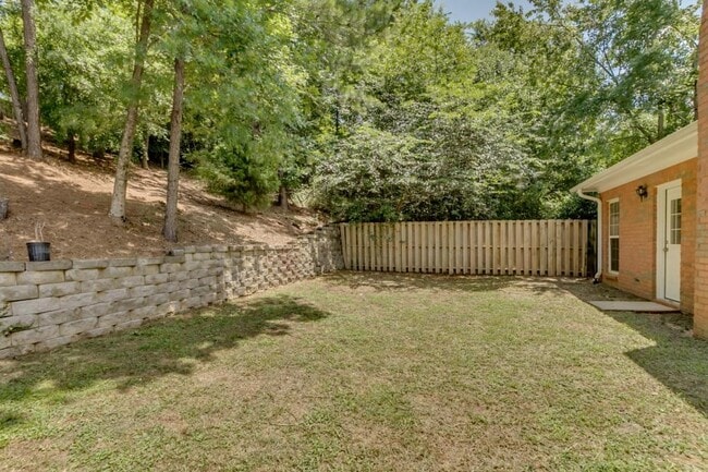 Building Photo - 2142 Fox Ridge Rd