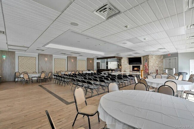 Building Photo - 586 Blue Ridge Dr