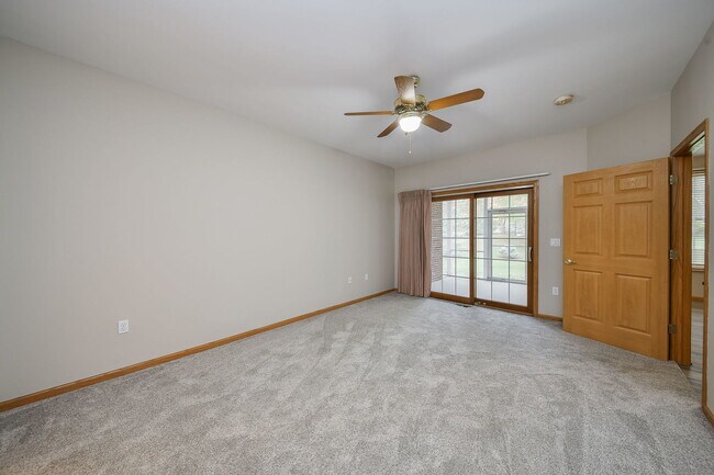 Building Photo - 310 Delnor Glen Dr