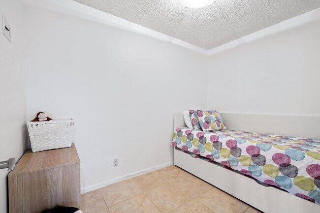 Building Photo - 5000 N Ocean Blvd