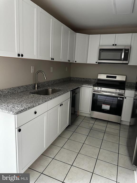 Building Photo - 325 Brock Square