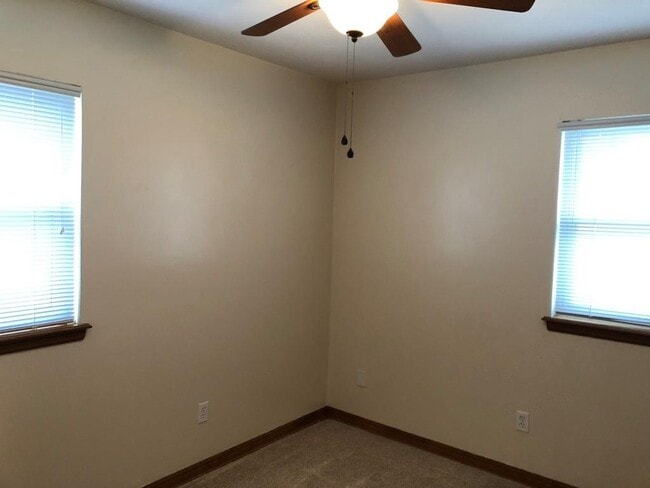 Building Photo - 320 Mimosa Dr