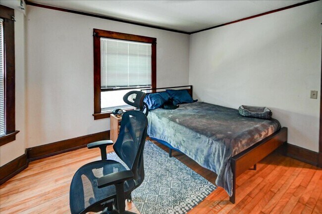 Building Photo - 416 Castle Pl