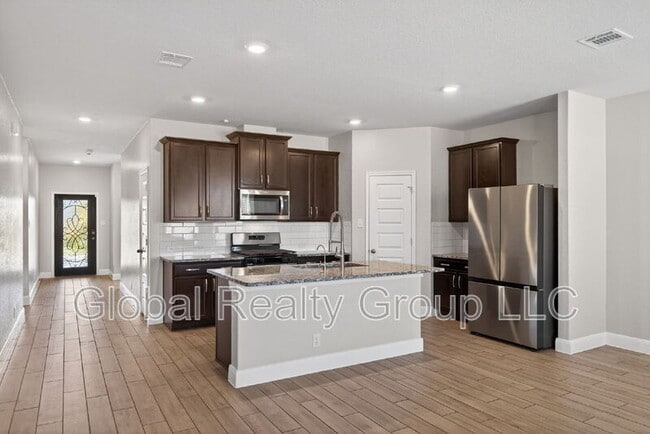 Building Photo - 402 Singing Brk