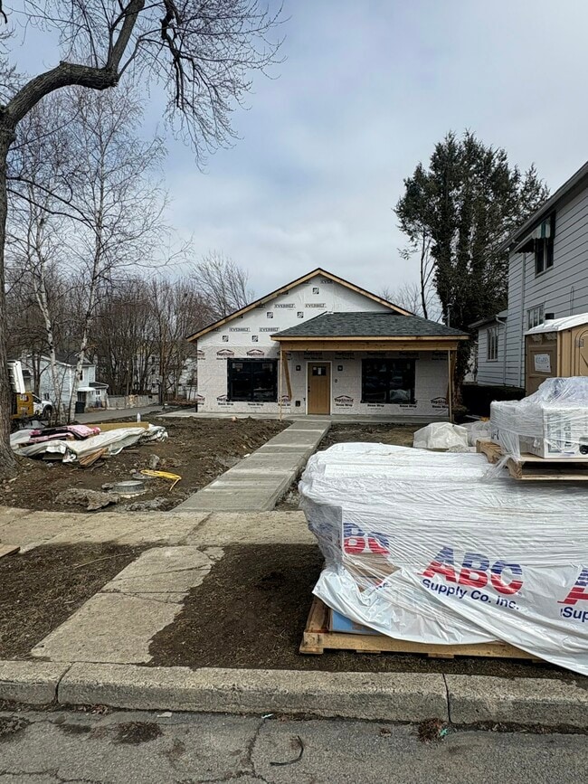 Building Photo - 617 E Locust St