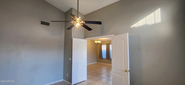 Building Photo - 14900 W Honeysuckle Ln