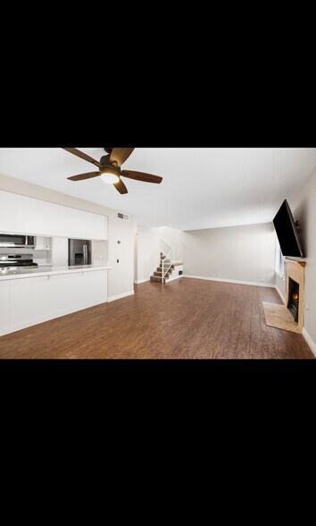 Building Photo - 5291 Colodny Dr