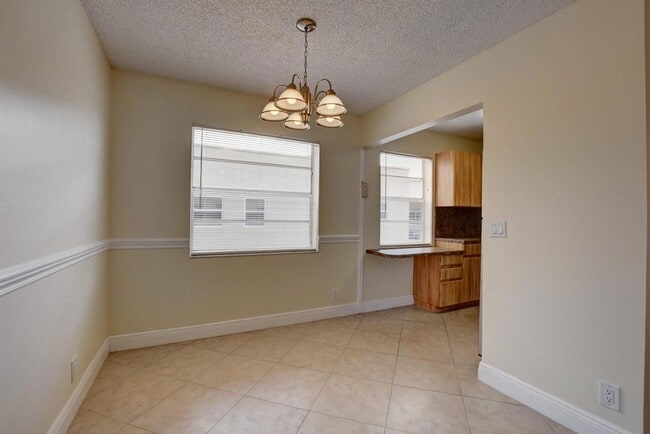 Building Photo - 127 Burgundy B