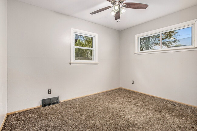 Building Photo - 45207 Paris Dr