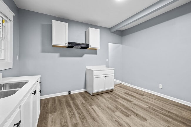 Building Photo - Newly Renovated 4 Bedroom 2 Bathroom Home