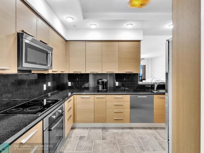 Building Photo - 4444 El Mar Dr