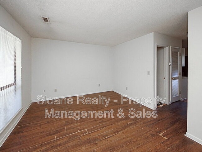 Building Photo - 1408 D Camp Rd