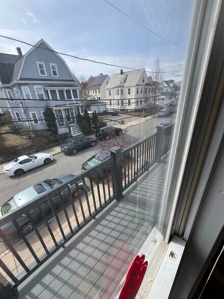 Building Photo - 29 Montcalm Ave