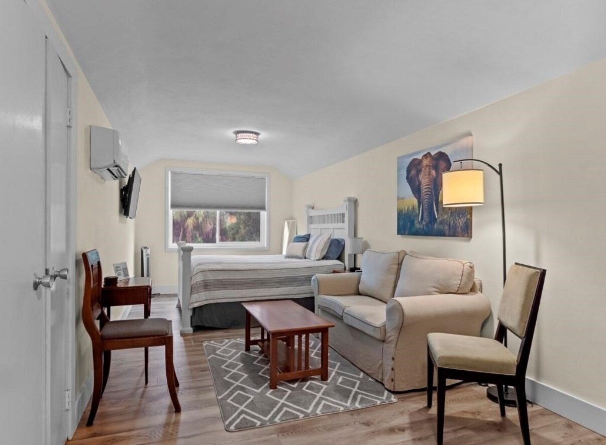 Guest Suite - 3675 66th Ave