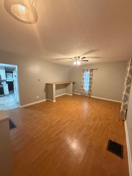 Building Photo - 3037 Meredith Ave