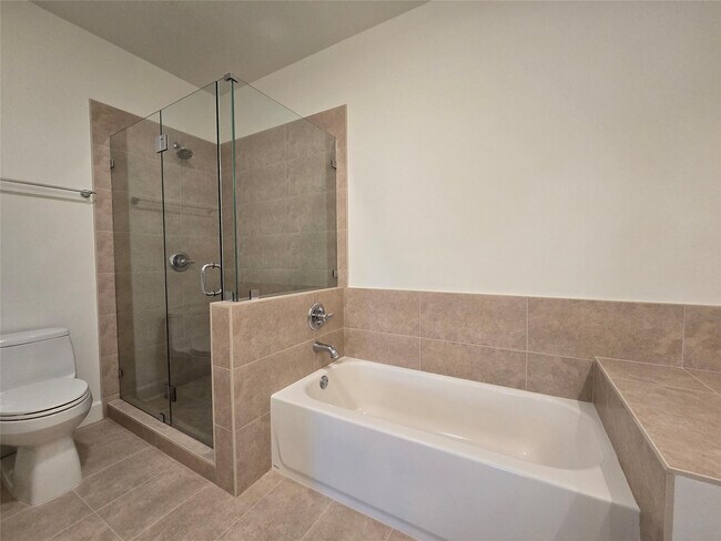 Building Photo - 5800 Coach House Cir