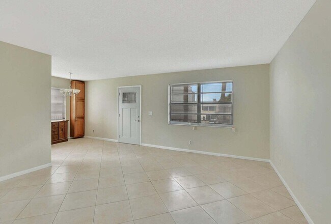 Building Photo - 187 Normandy Ln