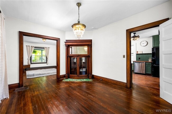 Building Photo - 95 Russell St