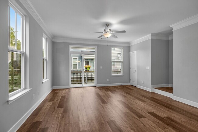 Building Photo - 300 Kara Ln