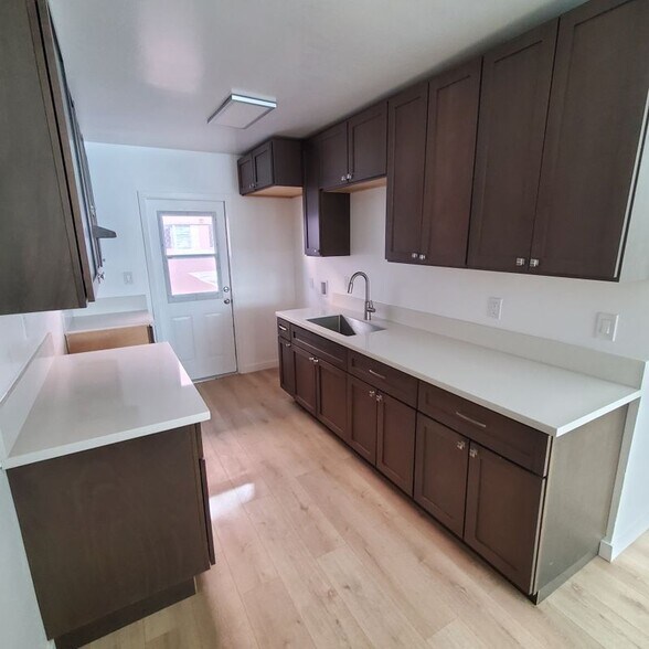 Building Photo - 7119 Mountain View Ave