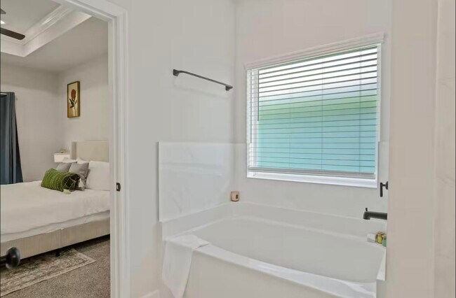 Building Photo - 2047 Hansel Hl Dr